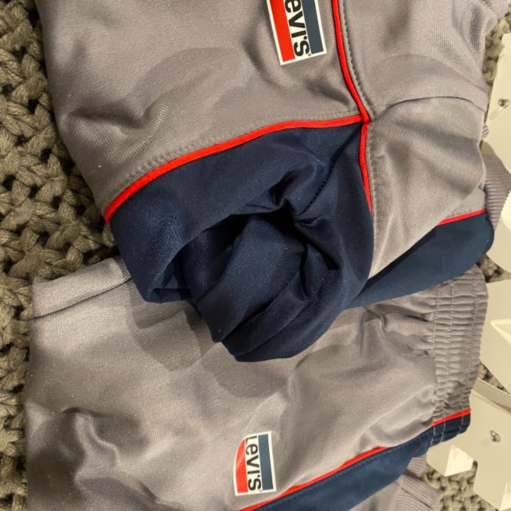 Levi Set! - Picture 4 of 4